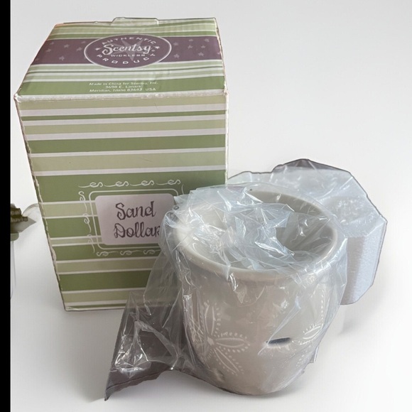 SCENTSY SAND DOLLAR PLUG IN WARMER open box NEW - Picture 2 of 3